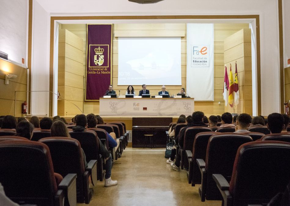 La Facultad de Educación acoge un encuentro sobre “aprendizaje y servicio” con estudiantes europeos del programa Erasmus KA2