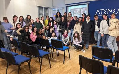 La UCLM traslada la realidad de las mujeres en el mundo académico a estudiantes del IES Atenea